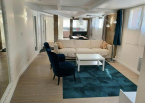 Rez-de-jardin maison calme à Versailles, parking privé gratuit, gare directe Paris